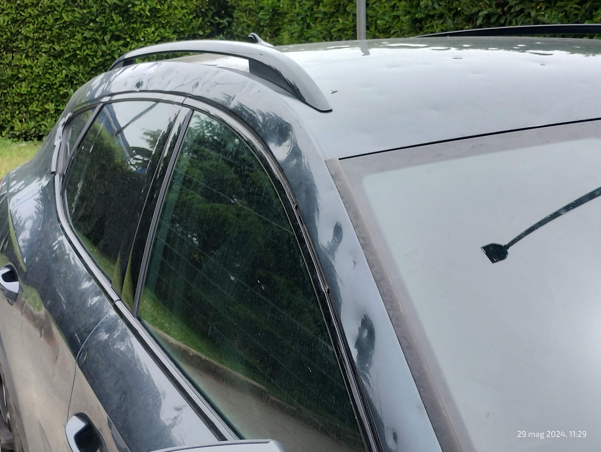 Perizia auto: grandinata su tetto e montante