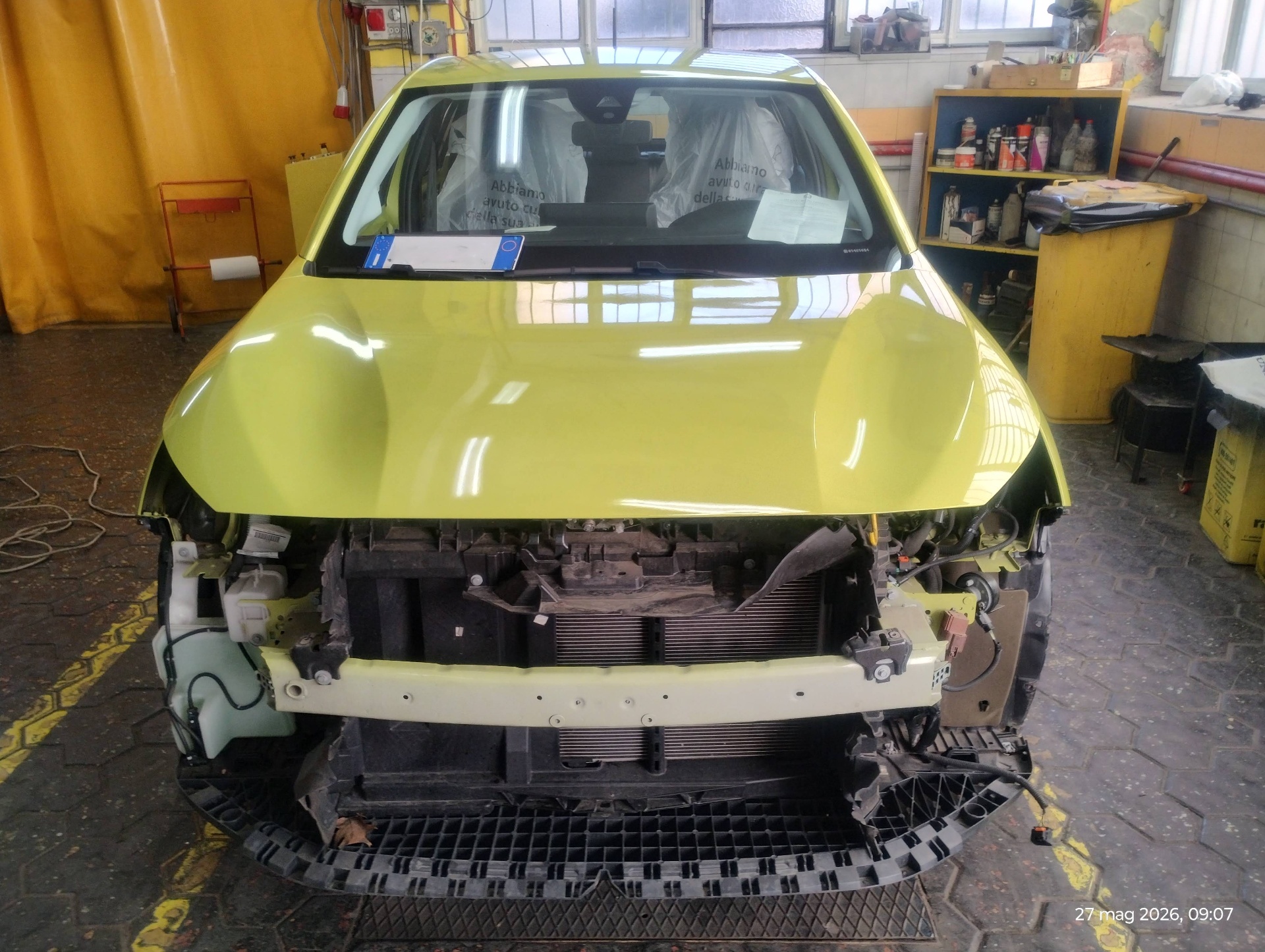 Perizia auto: frontale smontato in carrozzeria